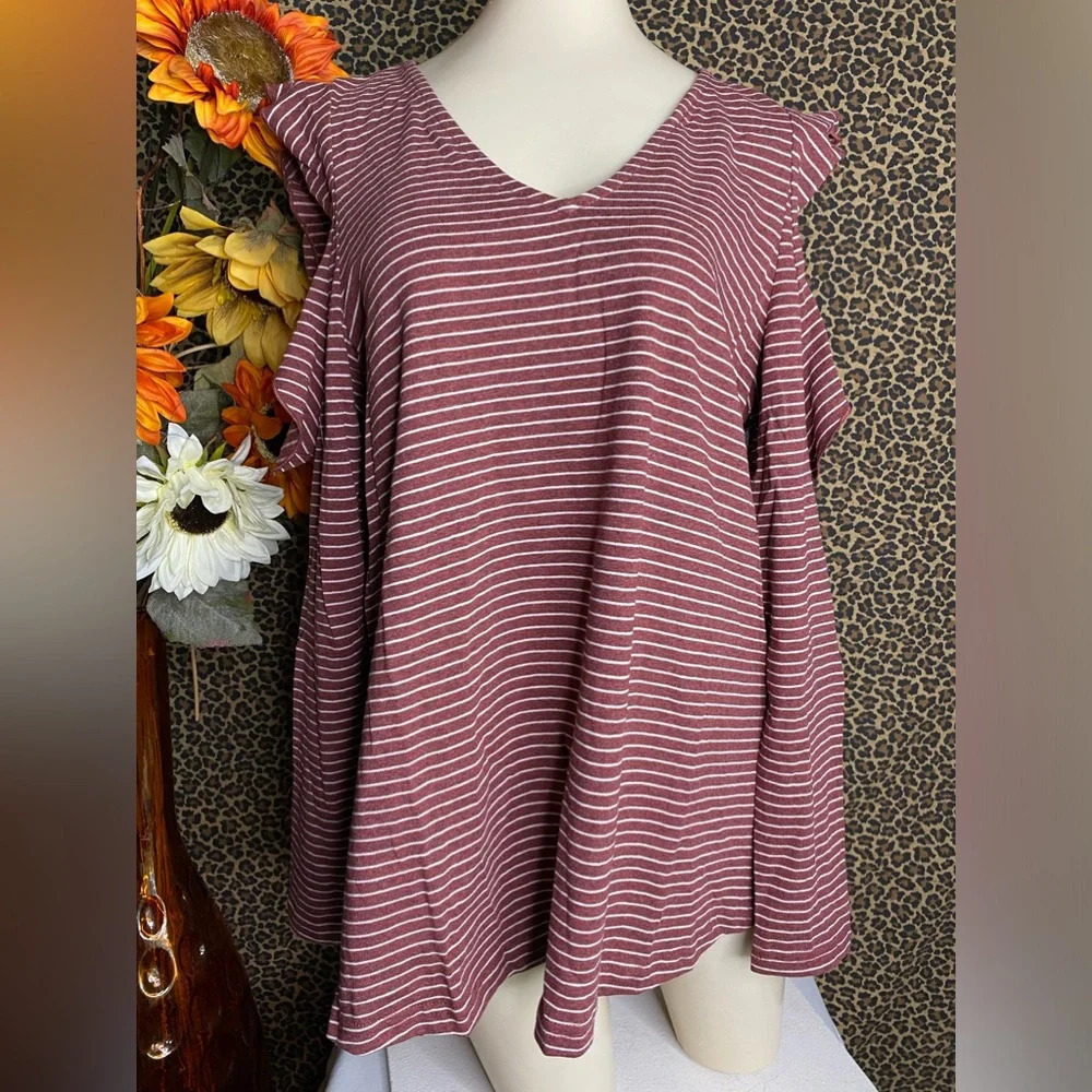 🌴3/$30🌴DOE & RAE Red Bean Striped Long Sleeve Ruffled Cold Shoulder Top NWT